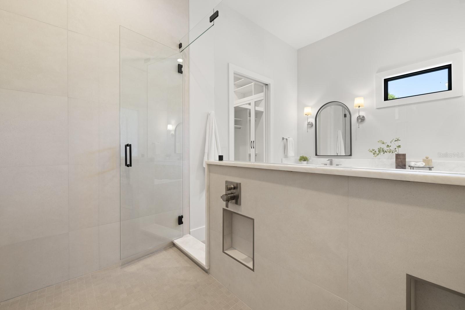 Image 34 of 56 For 2218 Occident Street