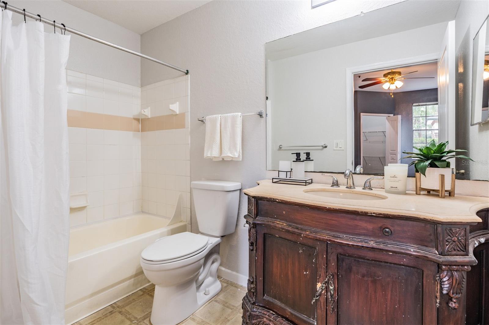 Image 19 of 33 For 17101 Carrington Park Drive 415