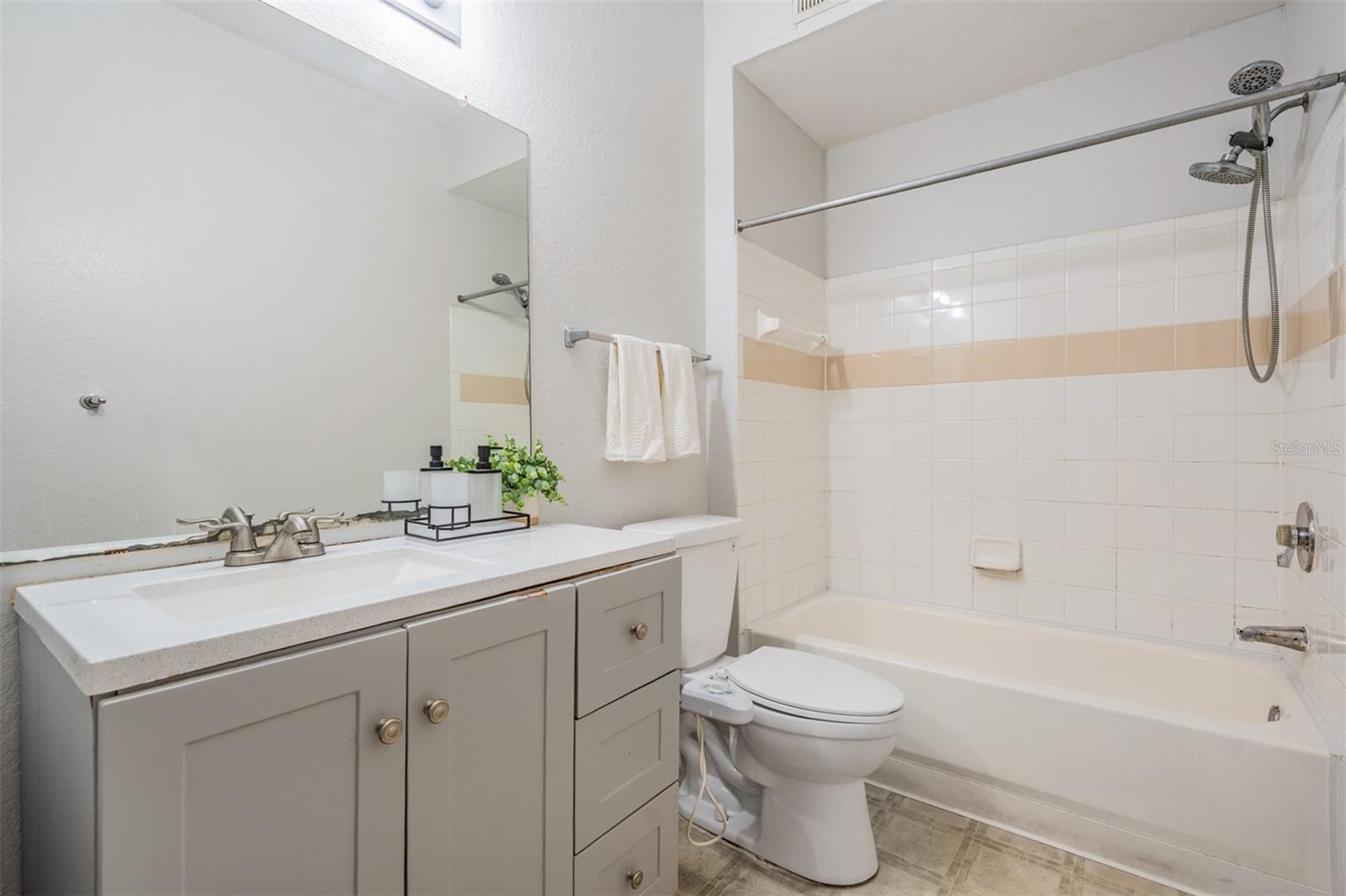 Image 21 of 33 For 17101 Carrington Park Drive 415