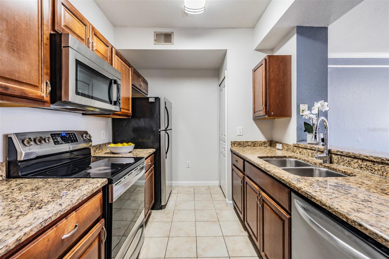 Image 6 of 33 For 17101 Carrington Park Drive 415
