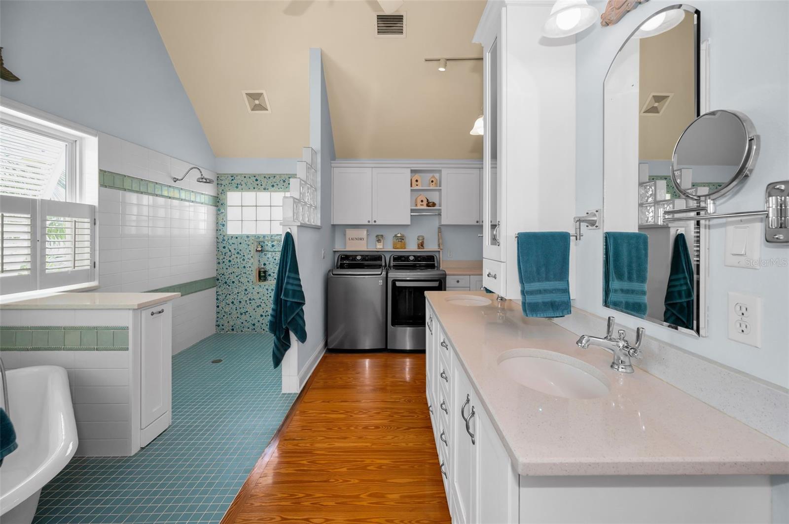 Image 48 of 75 For 12108 Lagoon Lane
