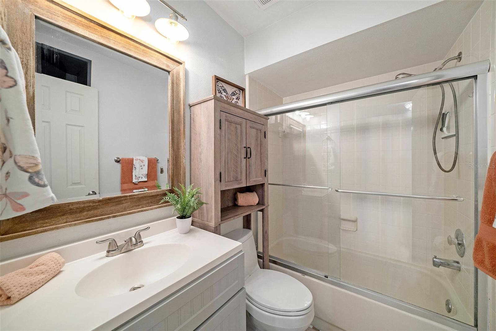 Image 17 of 27 For 1923 Bayshore Court