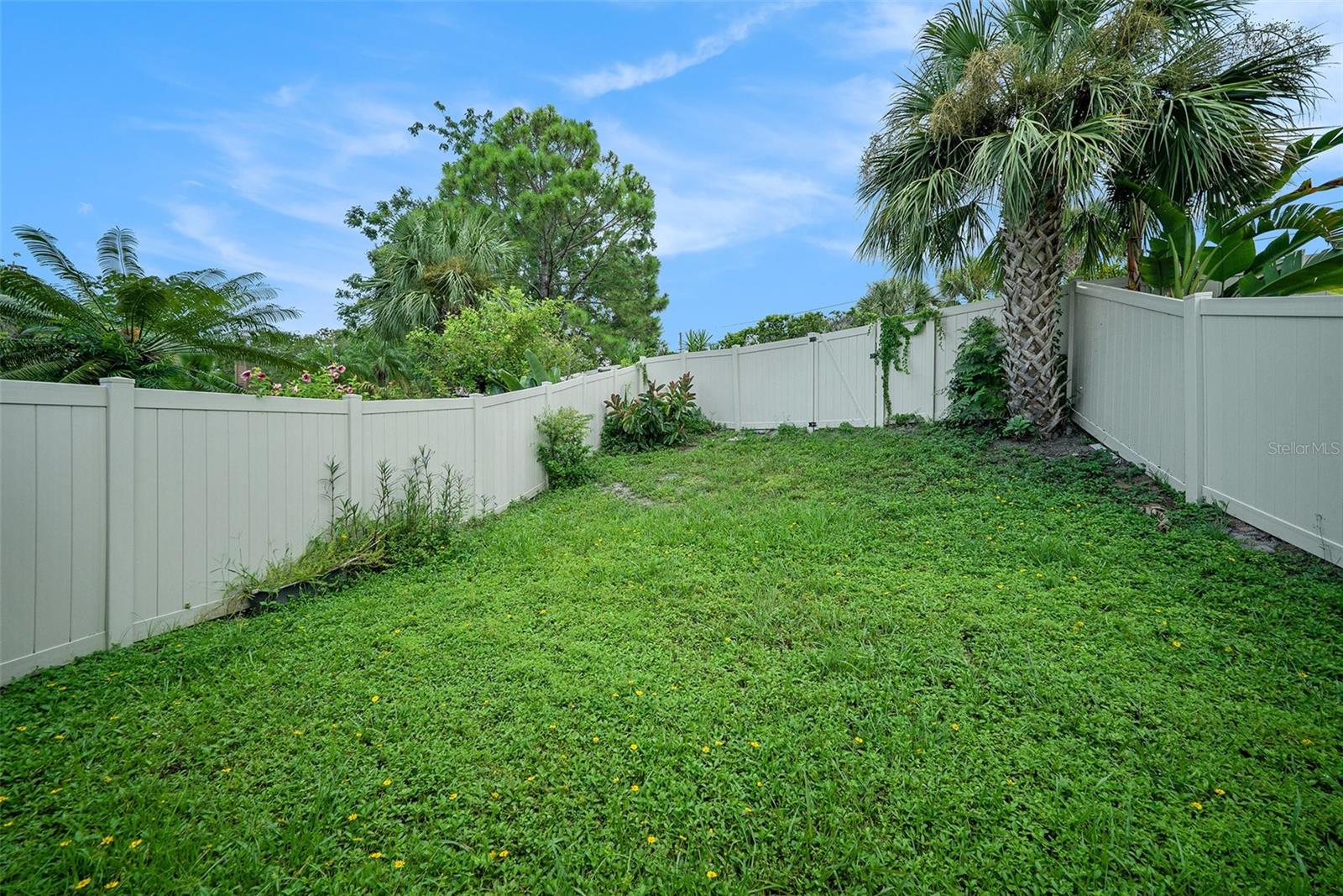 Image 23 of 27 For 1923 Bayshore Court