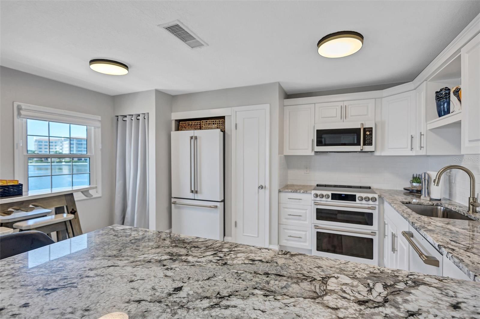 Image 10 of 48 For 5266 Beach Drive Se D