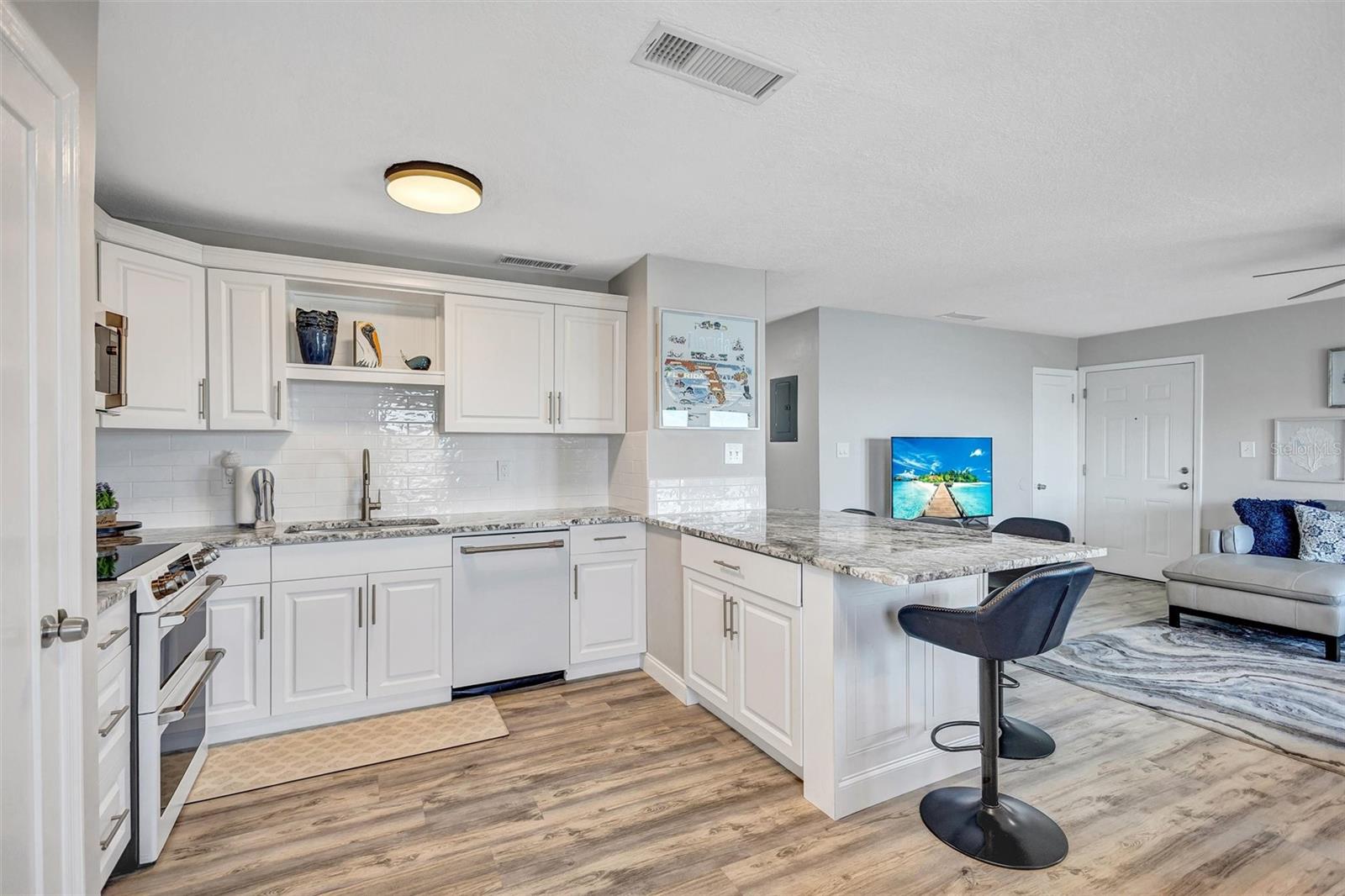 Image 13 of 48 For 5266 Beach Drive Se D