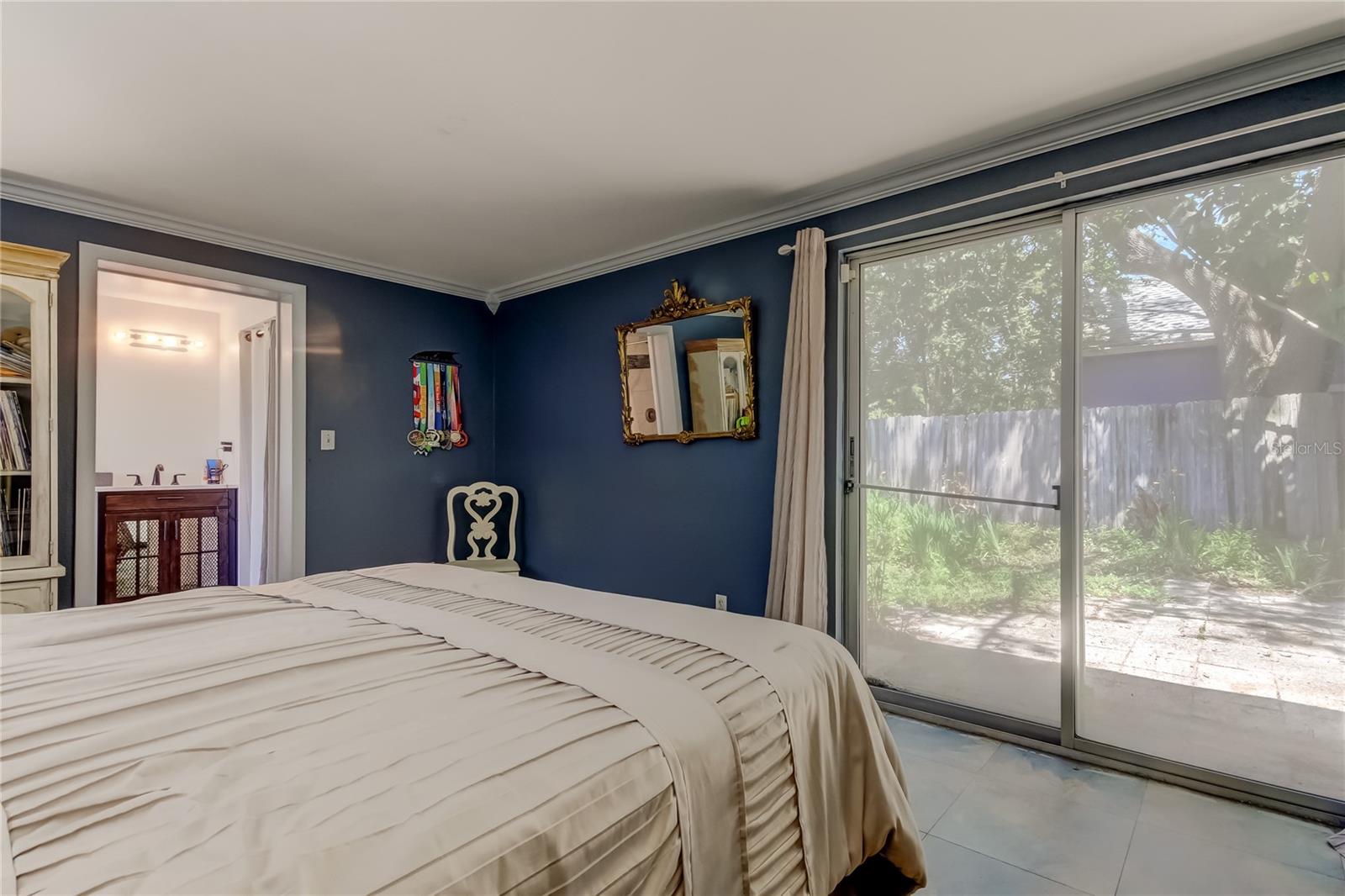 Listing photo id 11 for 1211 16th Avenue N