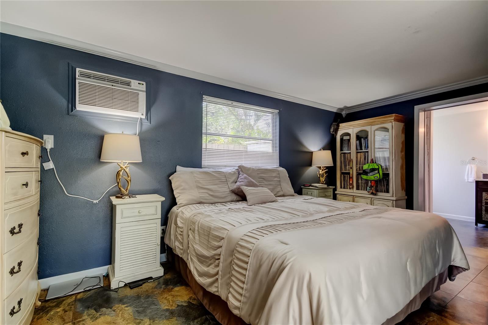 Listing photo id 12 for 1211 16th Avenue N