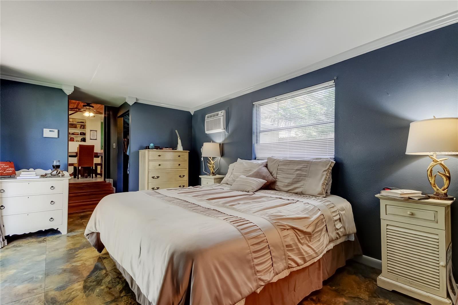 Listing photo id 13 for 1211 16th Avenue N