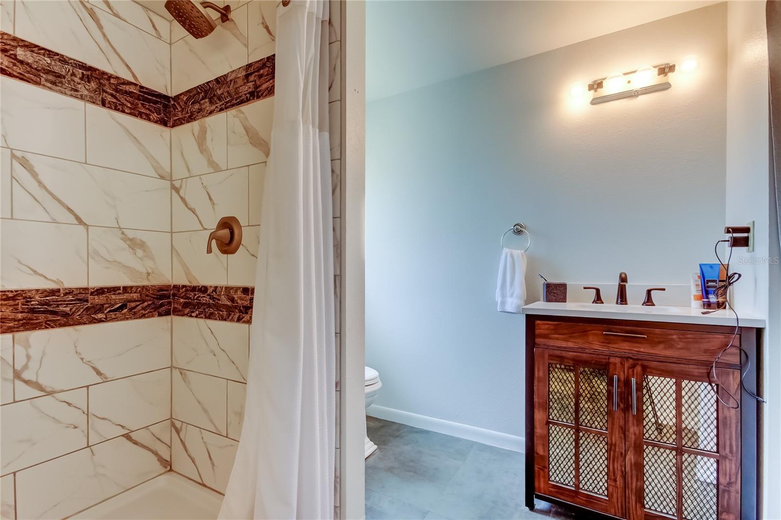 Listing photo id 14 for 1211 16th Avenue N