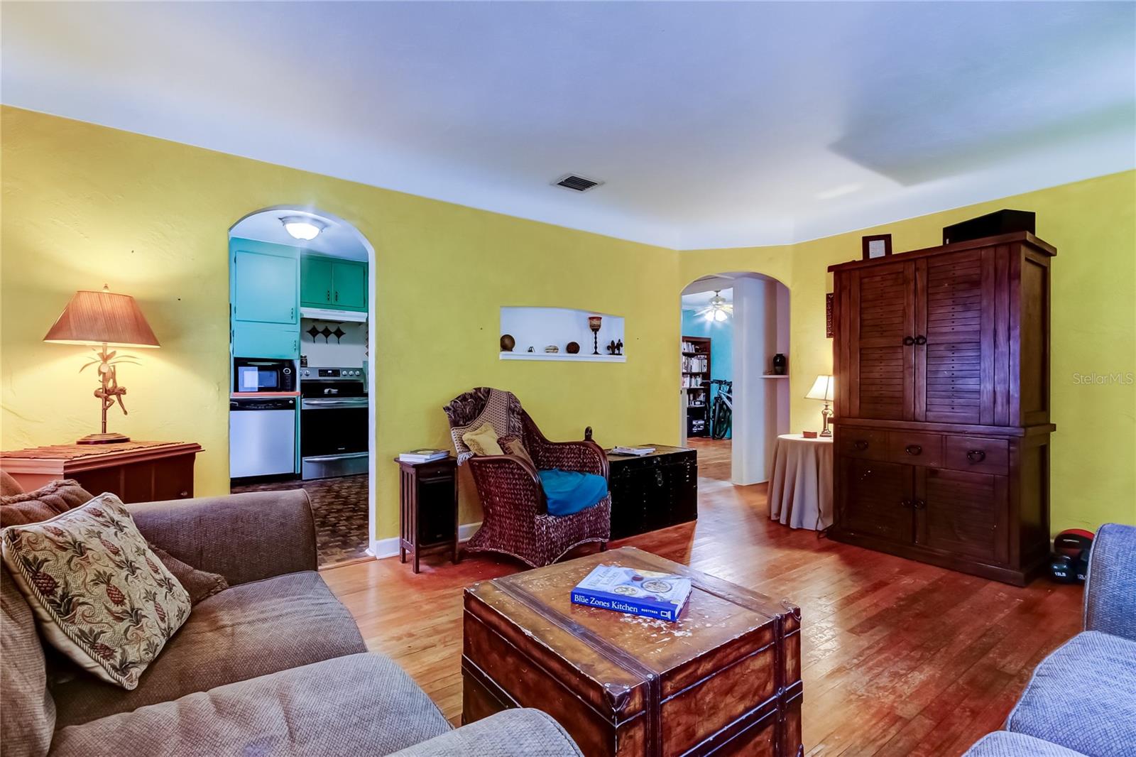 Listing photo id 3 for 1211 16th Avenue N
