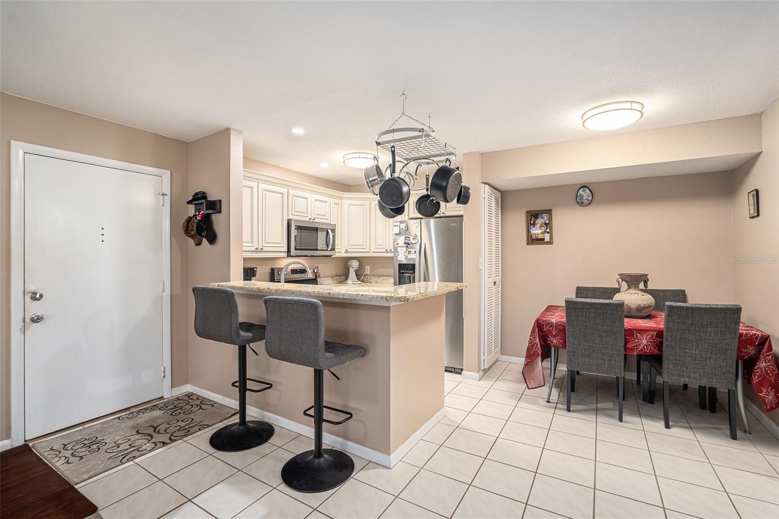 Listing photo id 11 for 5123 Topaz Lane 202