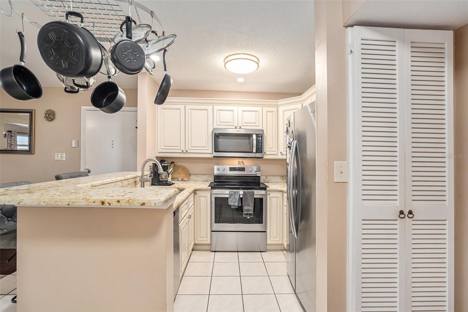 Listing photo id 13 for 5123 Topaz Lane 202