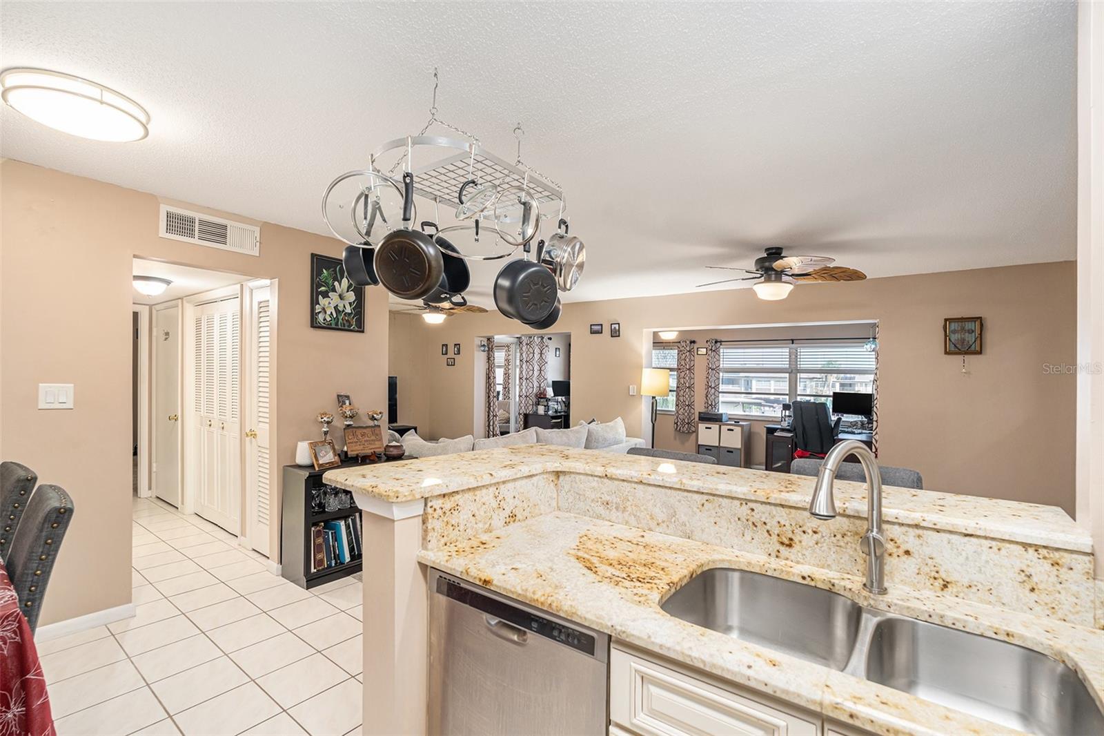 Listing photo id 14 for 5123 Topaz Lane 202