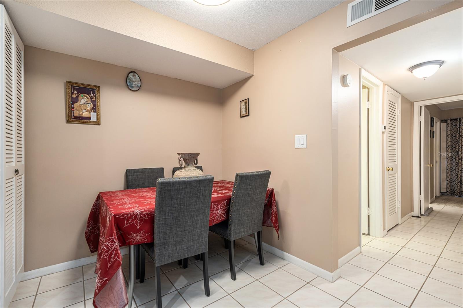 Listing photo id 15 for 5123 Topaz Lane 202