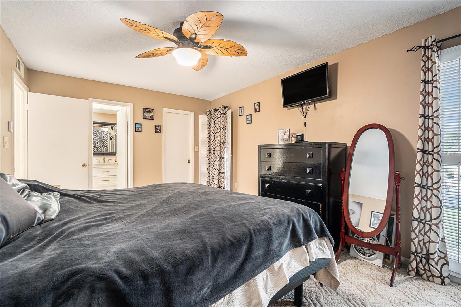 Listing photo id 21 for 5123 Topaz Lane 202