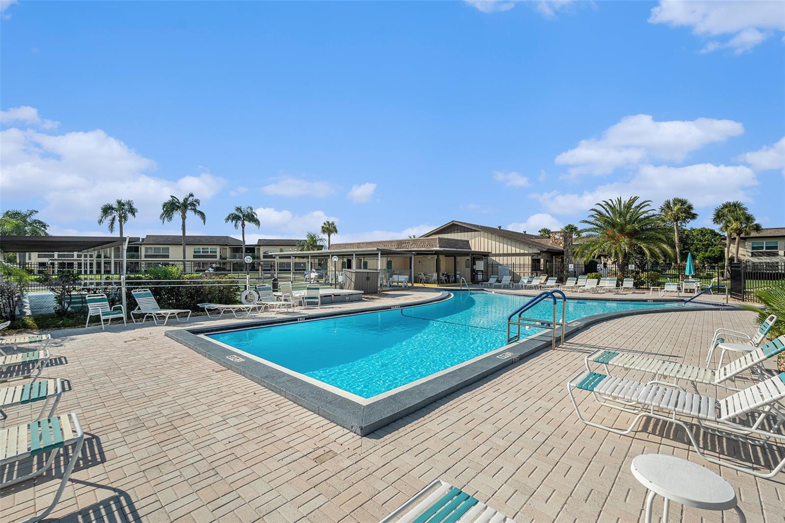 Listing photo id 25 for 5123 Topaz Lane 202