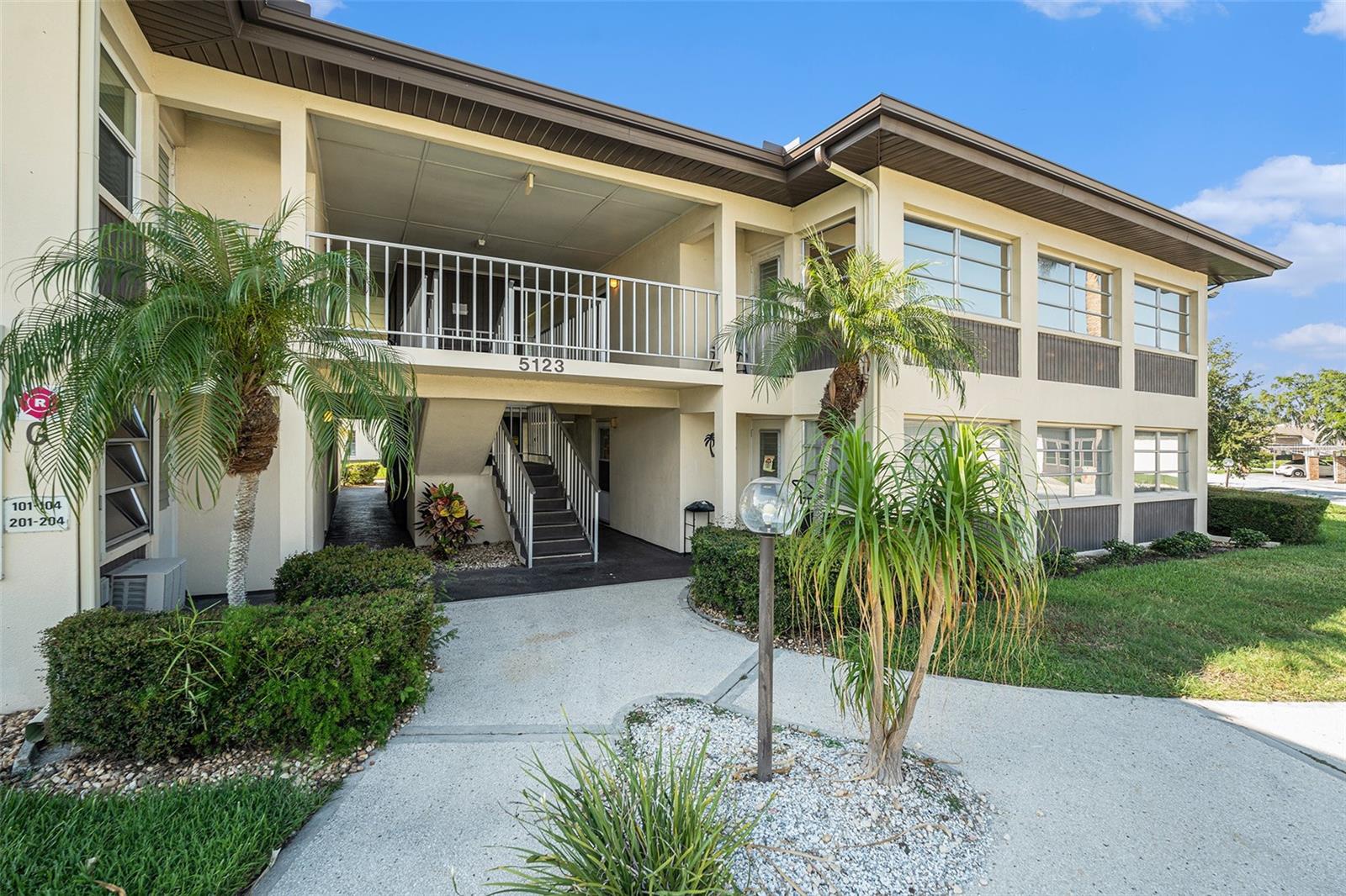 Listing photo id 2 for 5123 Topaz Lane 202