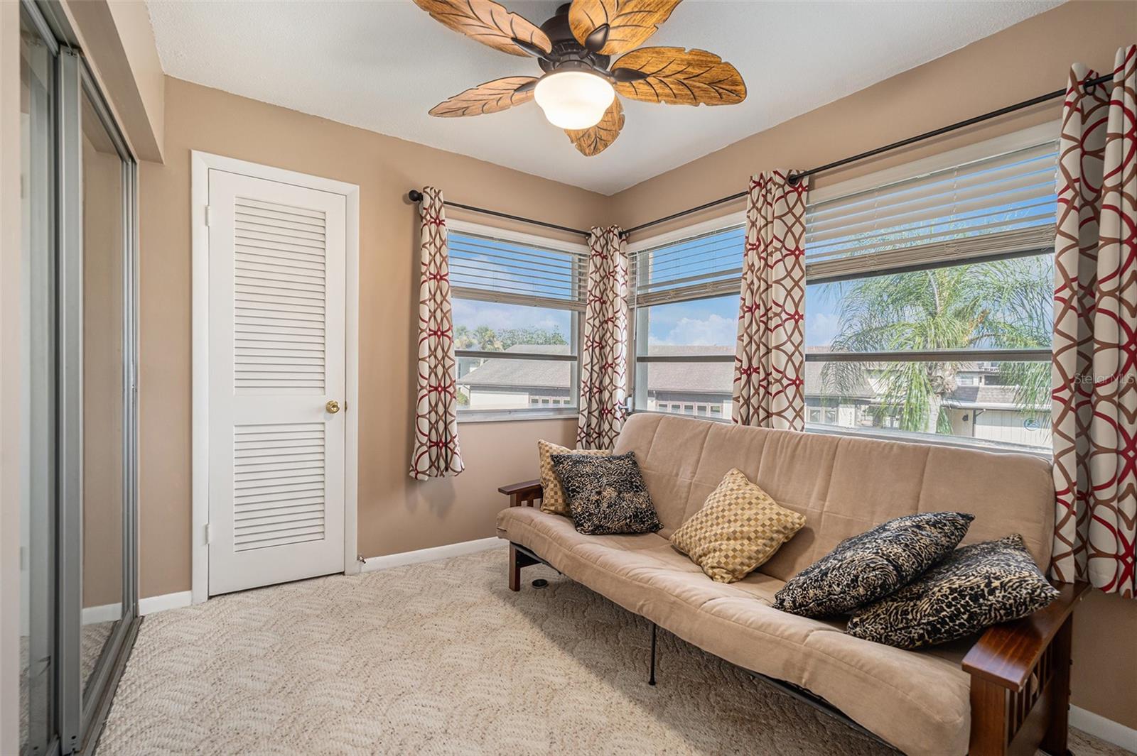 Listing photo id 5 for 5123 Topaz Lane 202