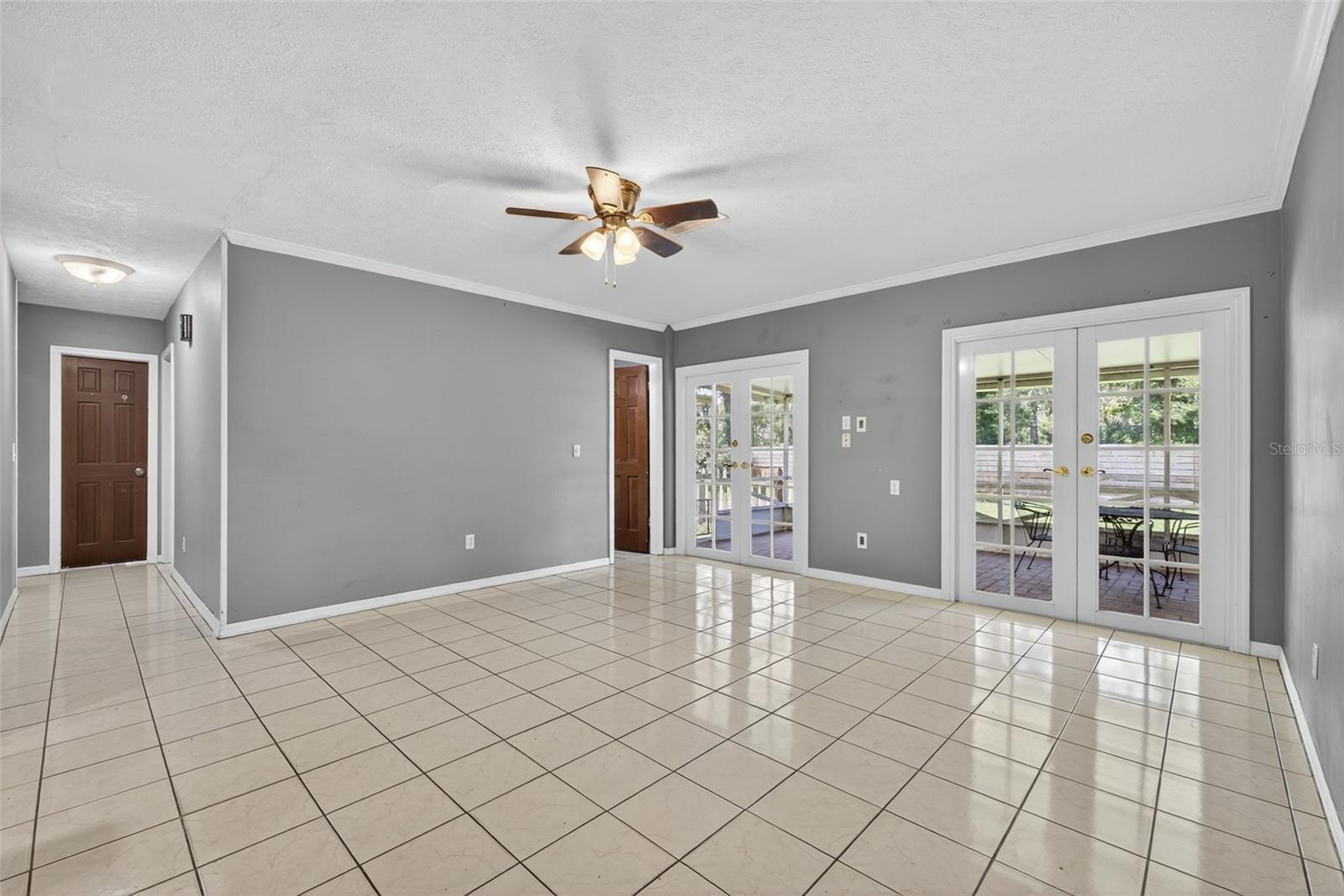 Image 14 of 56 For 2806 Springdell Circle