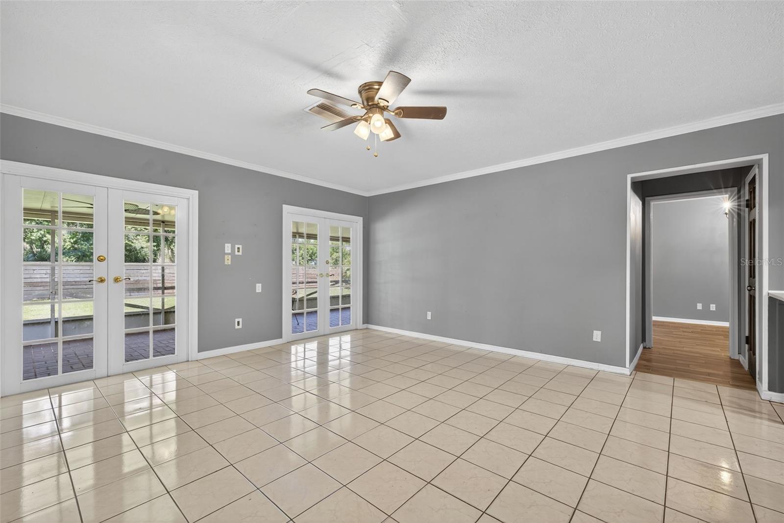 Image 15 of 56 For 2806 Springdell Circle