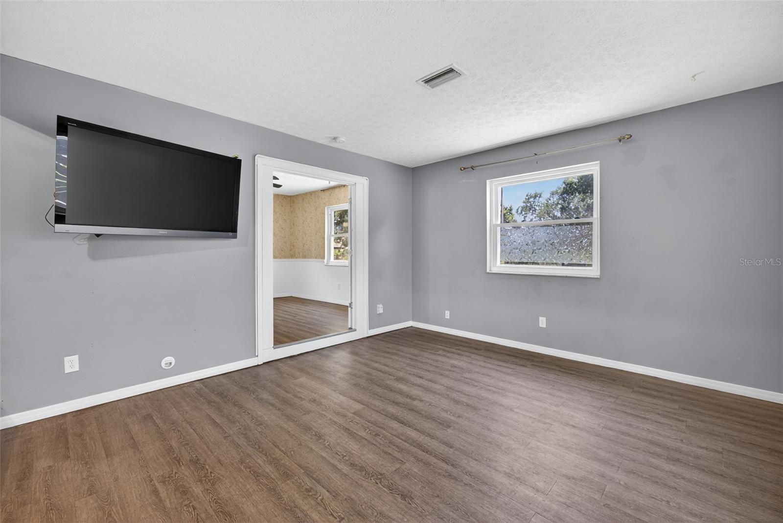 Image 24 of 56 For 2806 Springdell Circle