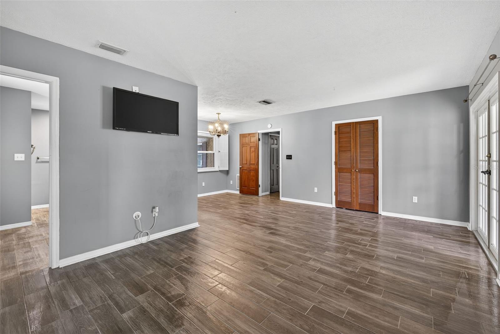 Image 39 of 56 For 2806 Springdell Circle