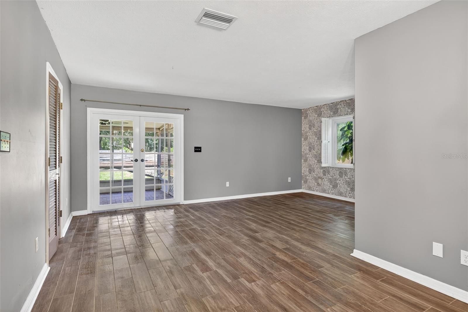 Image 42 of 56 For 2806 Springdell Circle