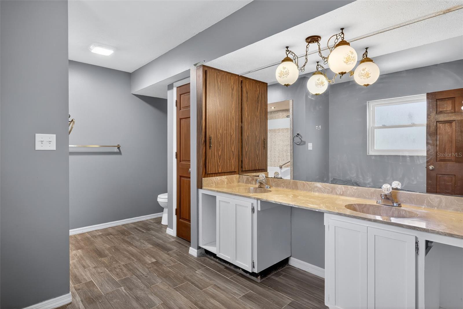 Image 43 of 56 For 2806 Springdell Circle