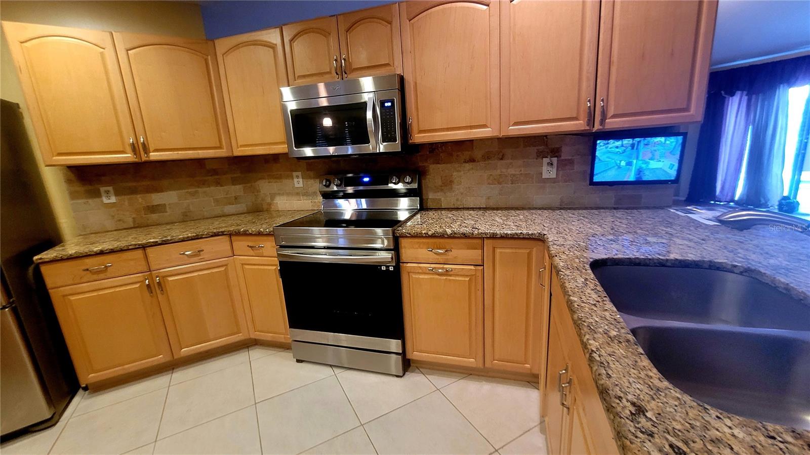 Image 14 of 43 For 15005 Redcliff Drive