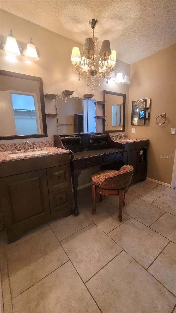Image 18 of 43 For 15005 Redcliff Drive