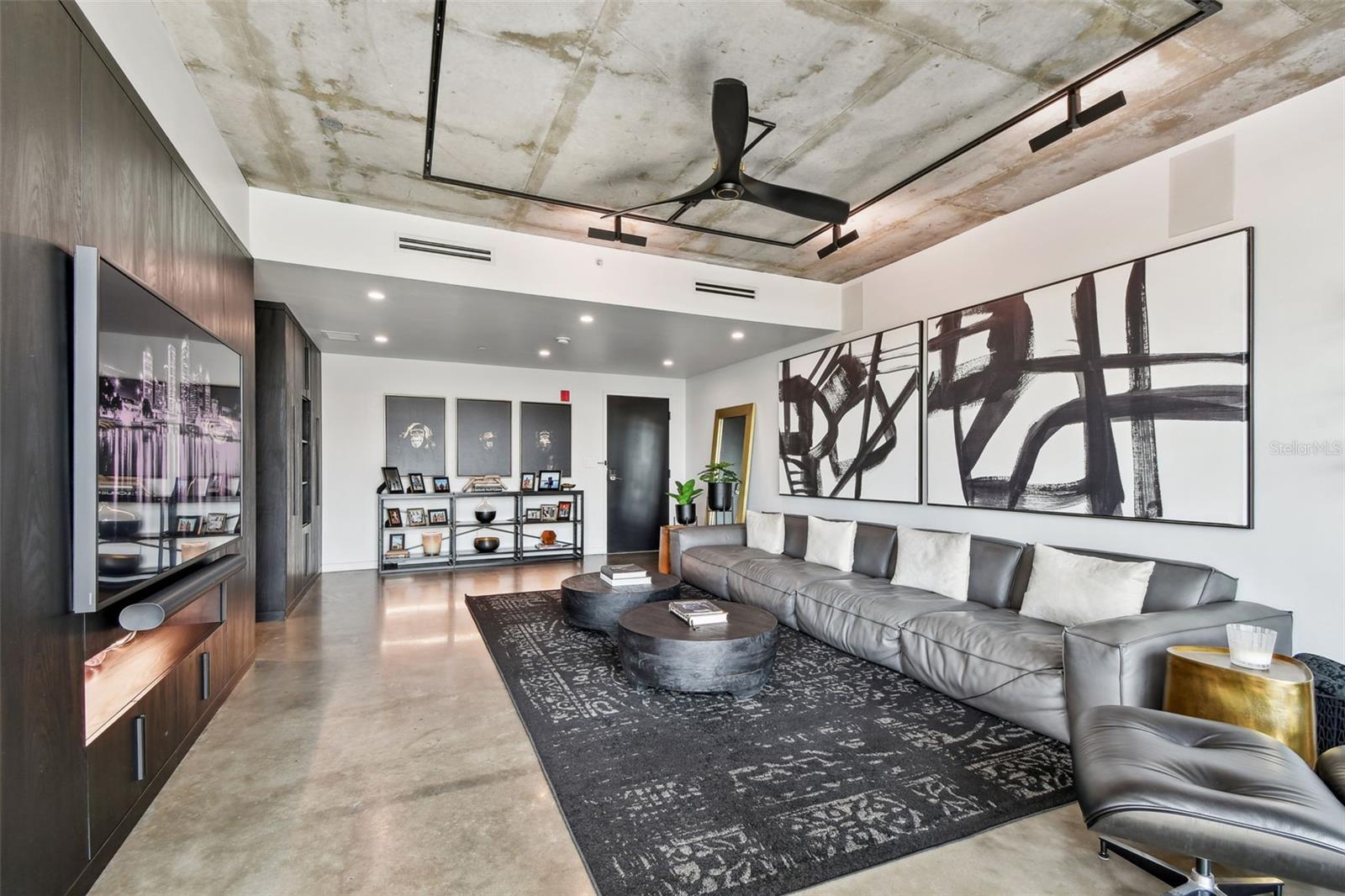Listing photo id 14 for 101 12th Street 612