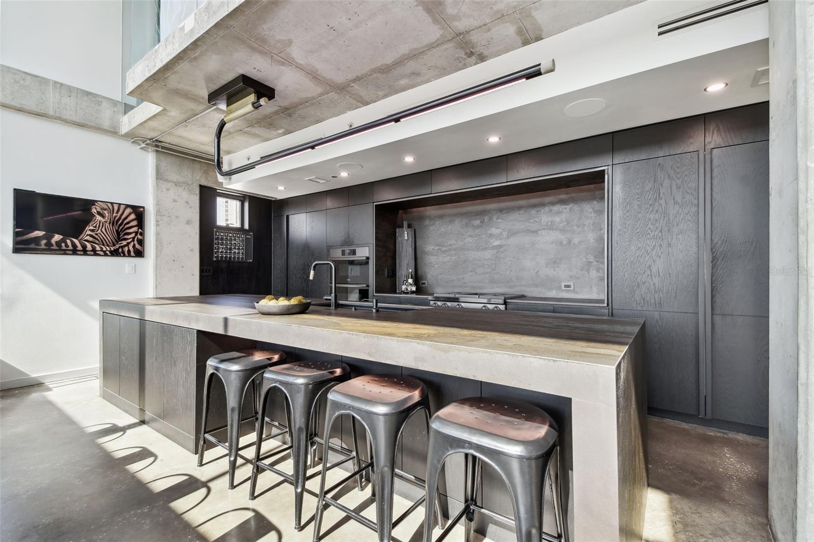 Listing photo id 19 for 101 12th Street 612