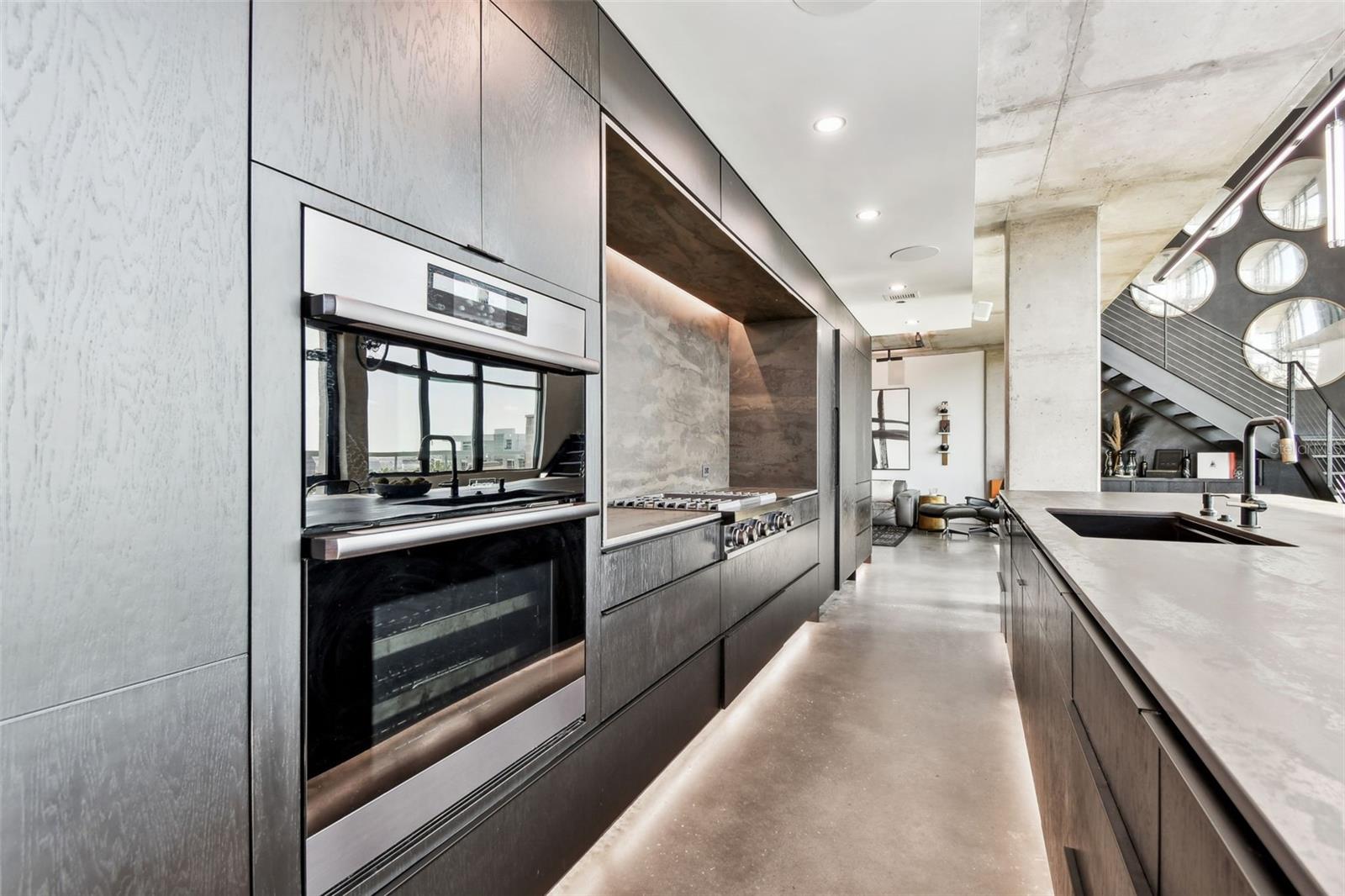 Listing photo id 21 for 101 12th Street 612