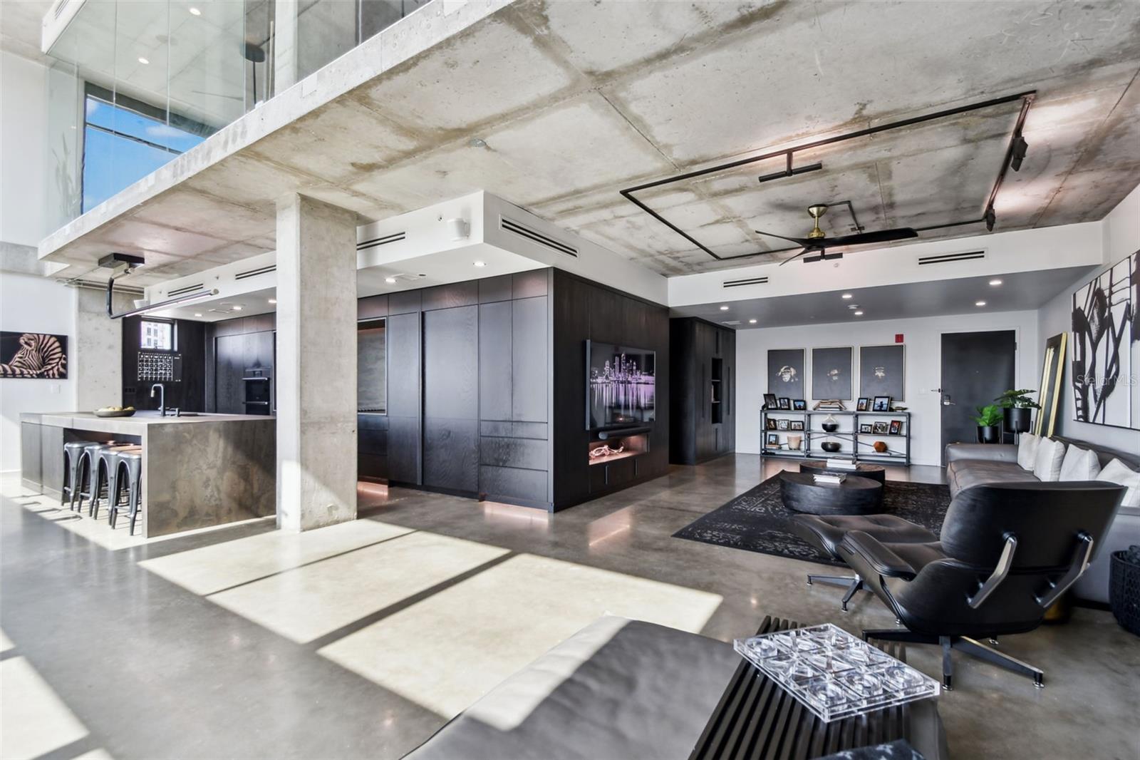 Listing photo id 1 for 101 12th Street 612