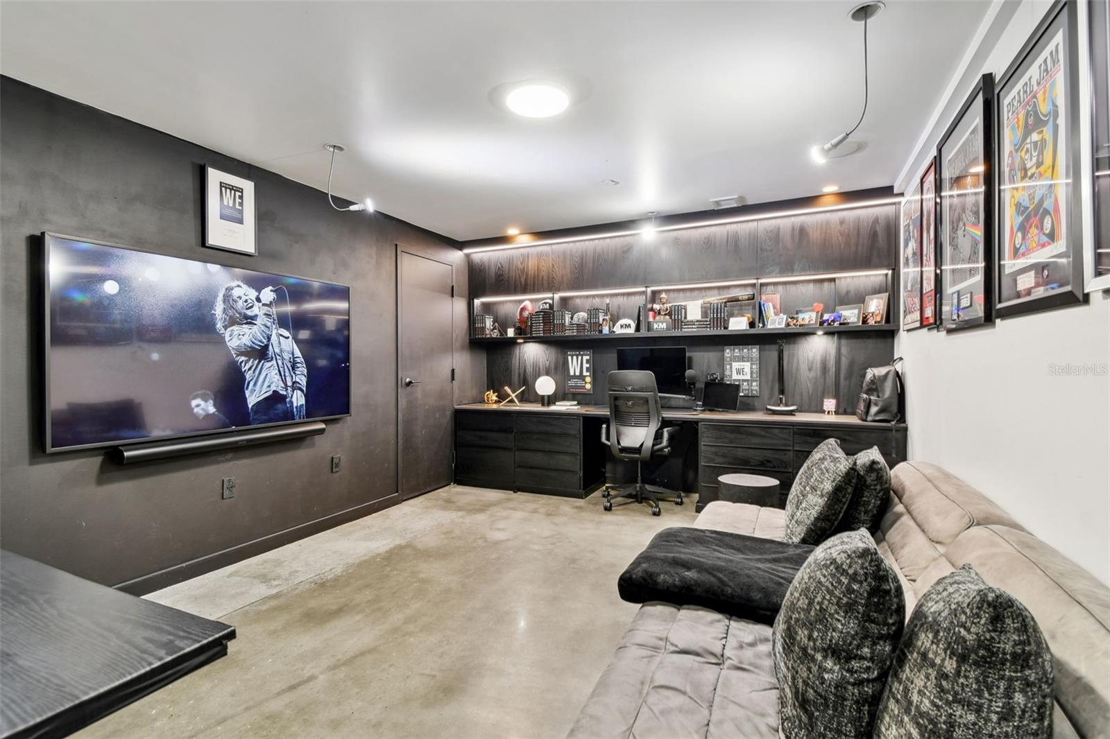 Listing photo id 31 for 101 12th Street 612
