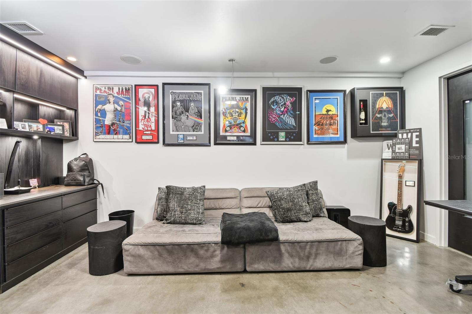 Listing photo id 32 for 101 12th Street 612