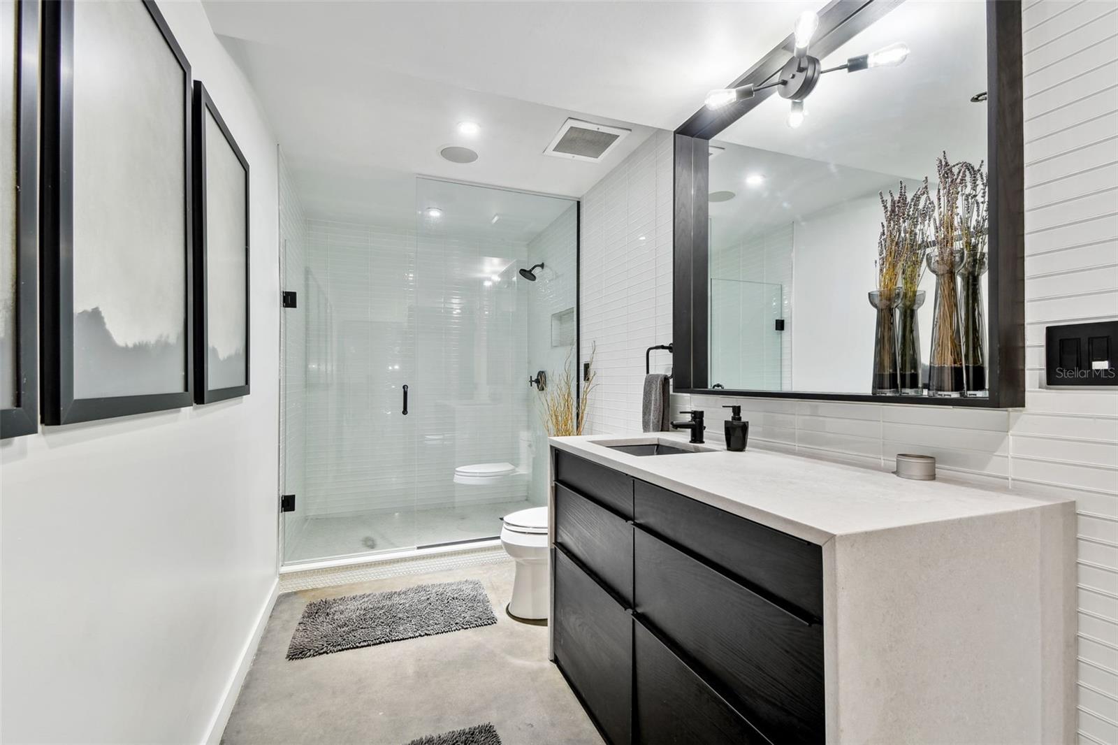 Listing photo id 34 for 101 12th Street 612