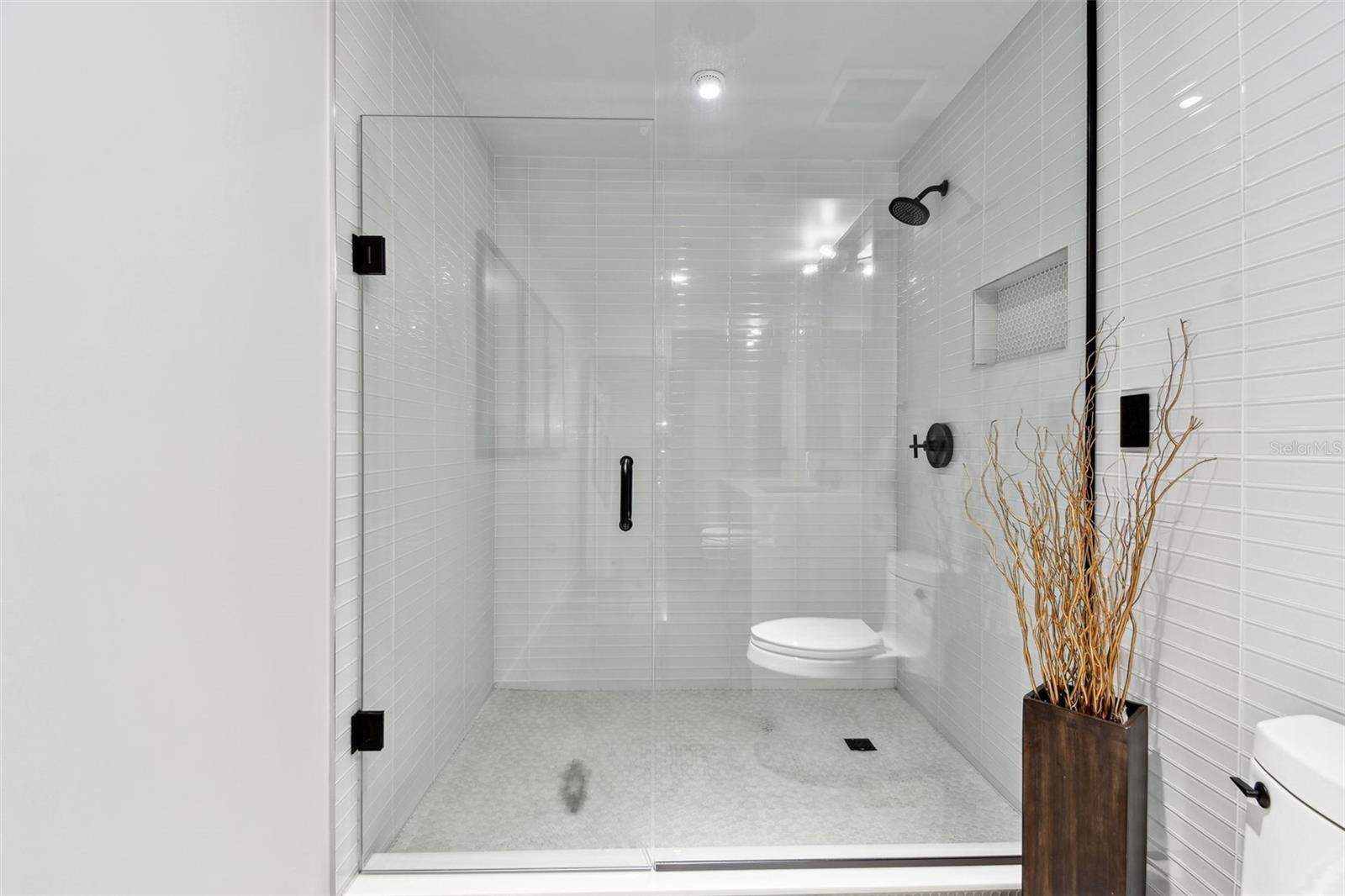 Listing photo id 36 for 101 12th Street 612