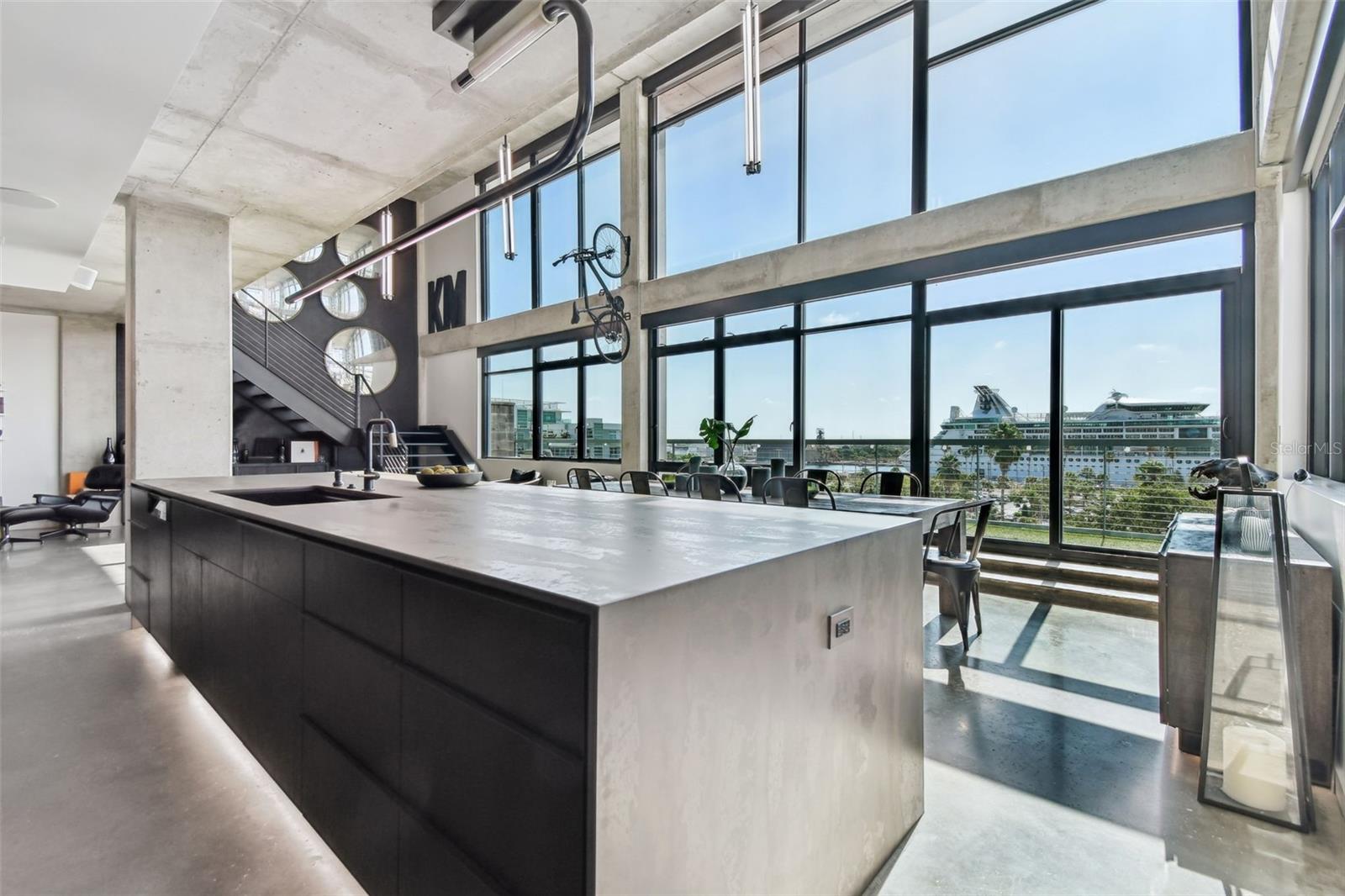 Listing photo id 2 for 101 12th Street 612