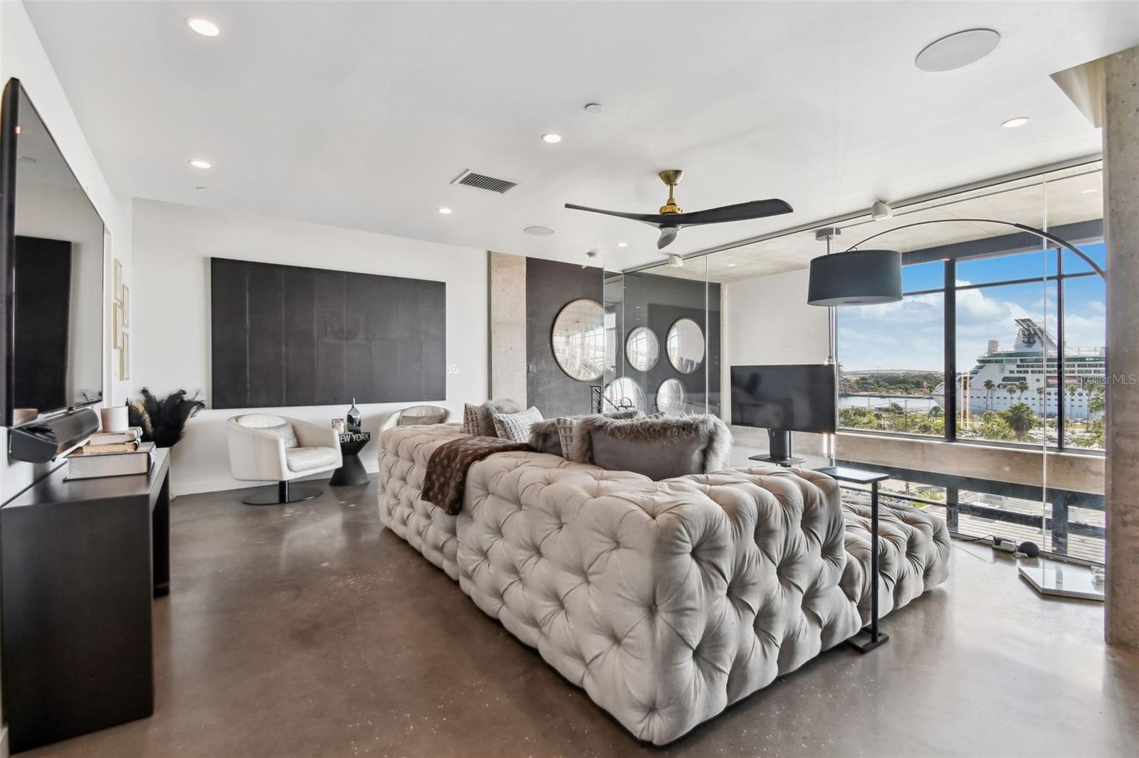 Listing photo id 39 for 101 12th Street 612