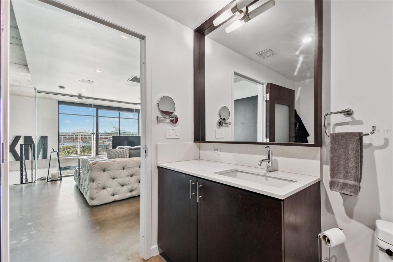 Listing photo id 42 for 101 12th Street 612