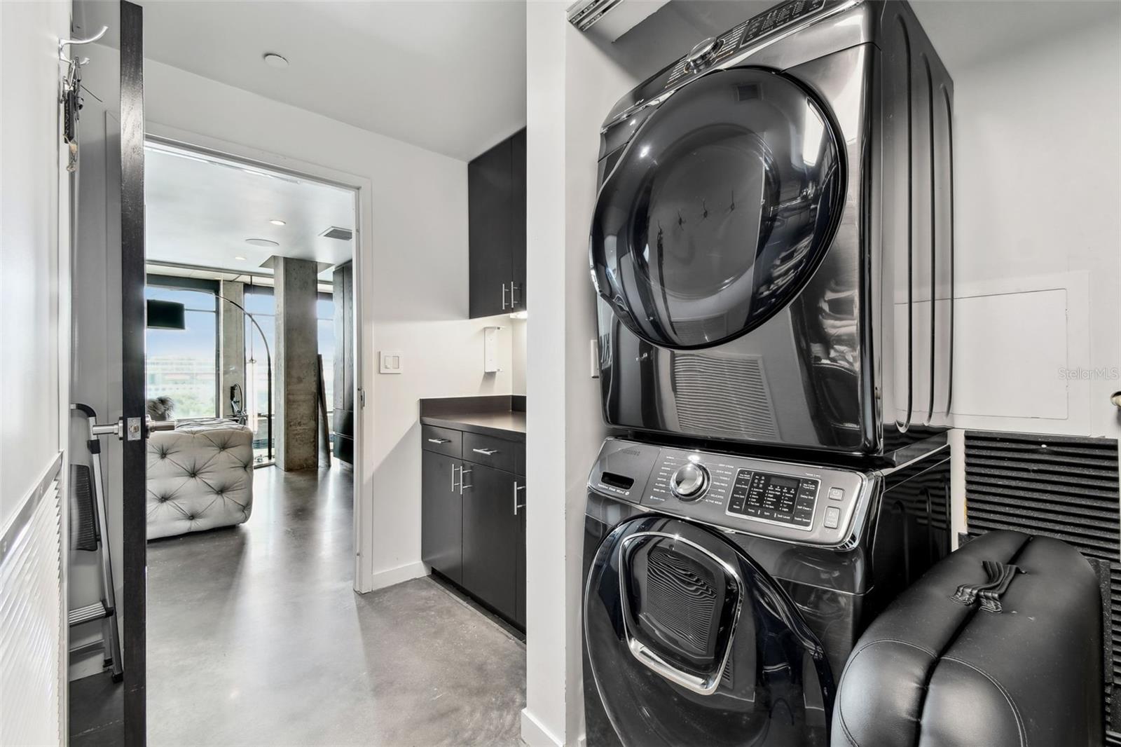 Listing photo id 43 for 101 12th Street 612