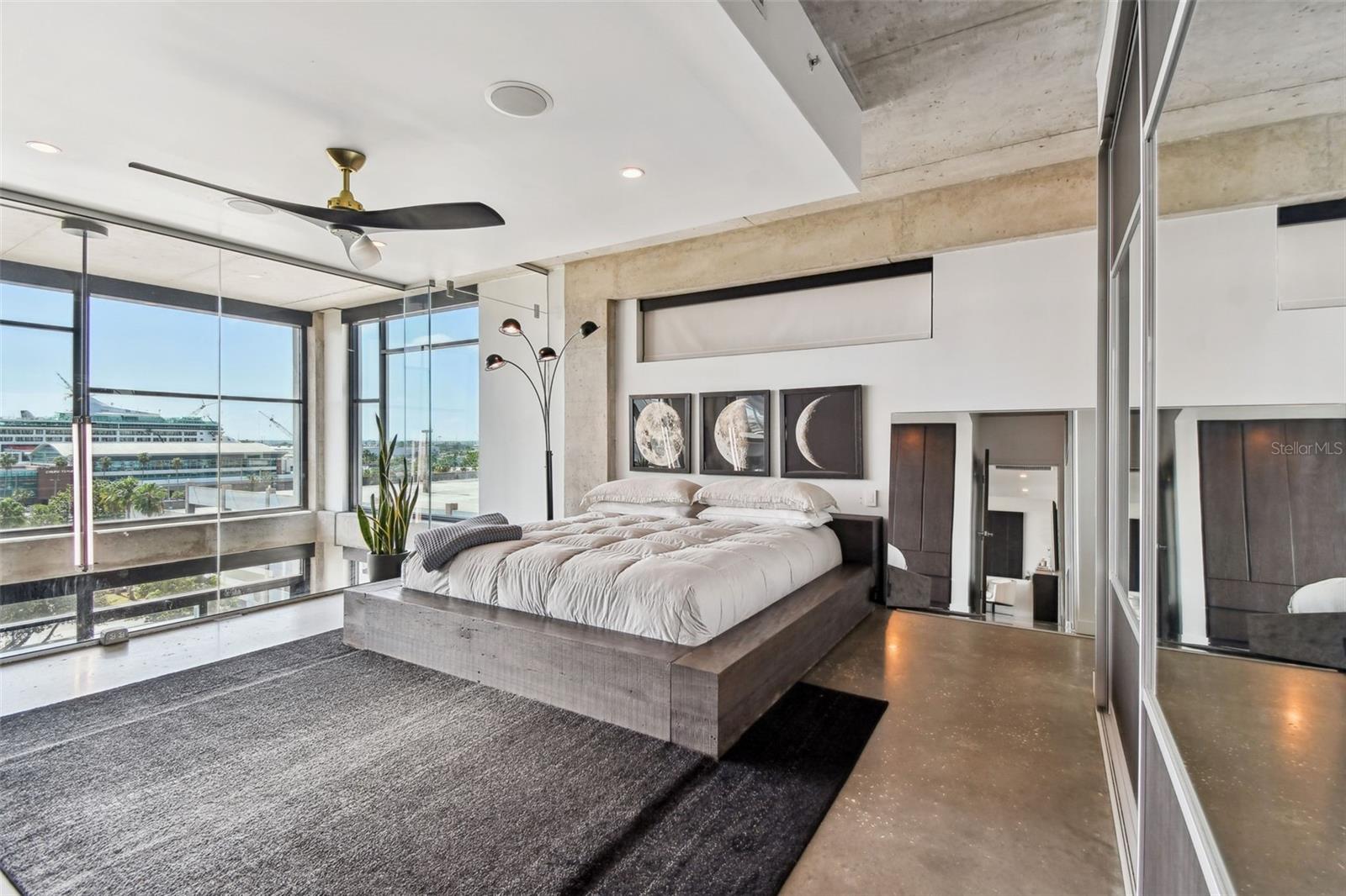 Listing photo id 44 for 101 12th Street 612