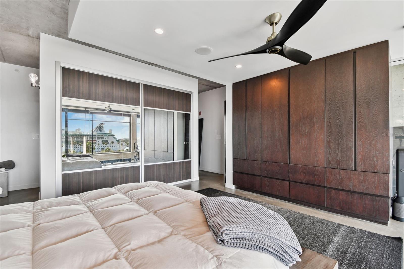 Listing photo id 46 for 101 12th Street 612
