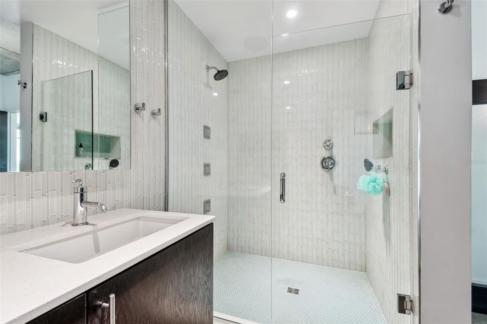 Listing photo id 50 for 101 12th Street 612