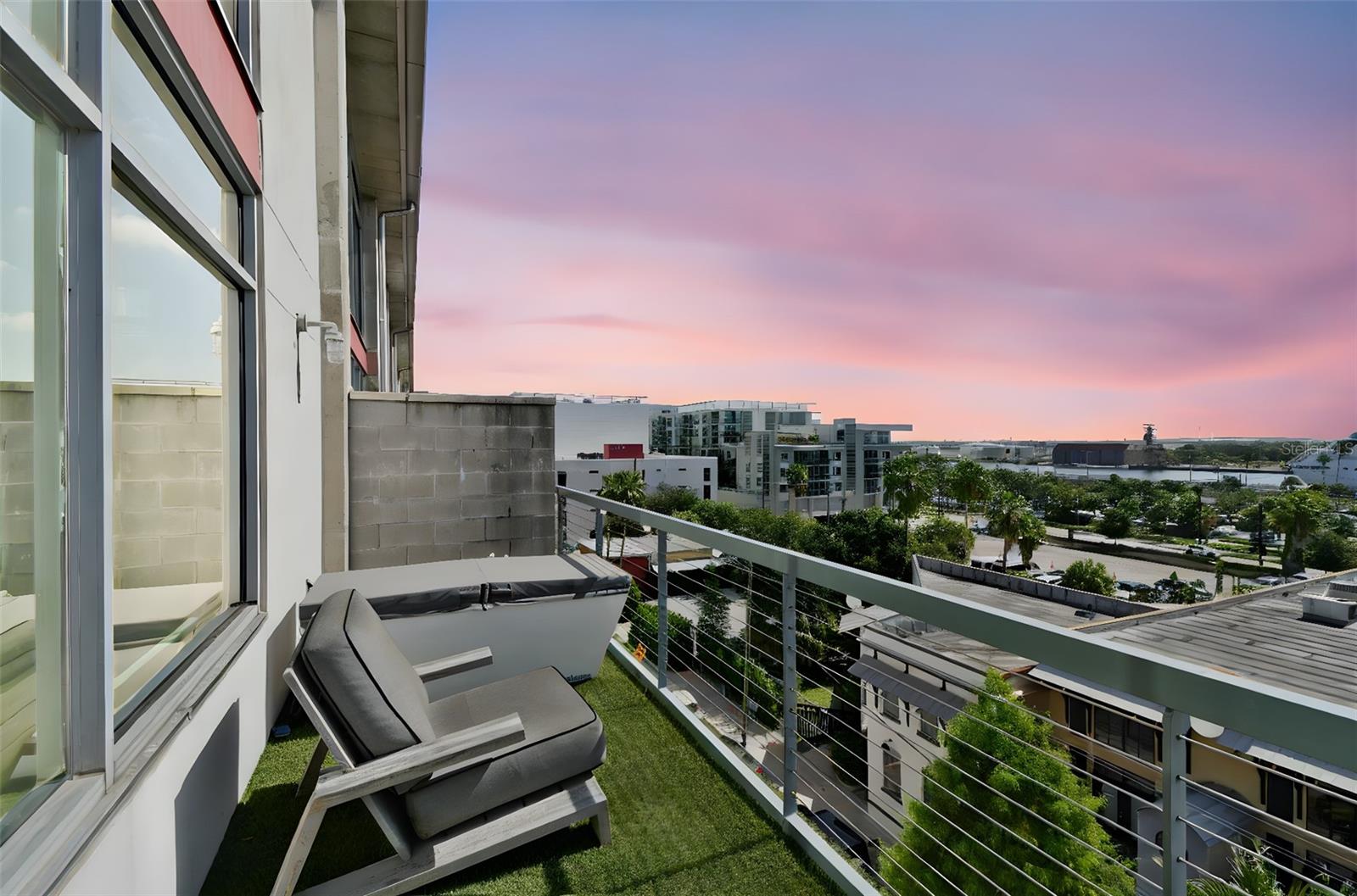 Listing photo id 52 for 101 12th Street 612