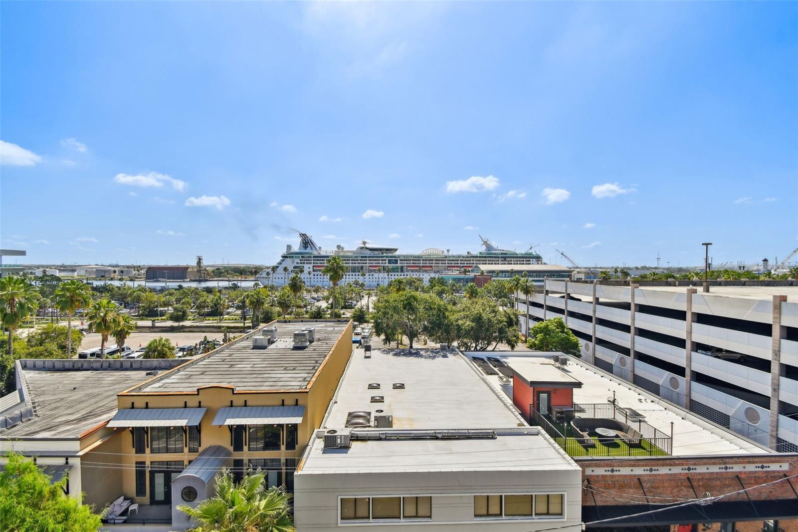 Listing photo id 54 for 101 12th Street 612