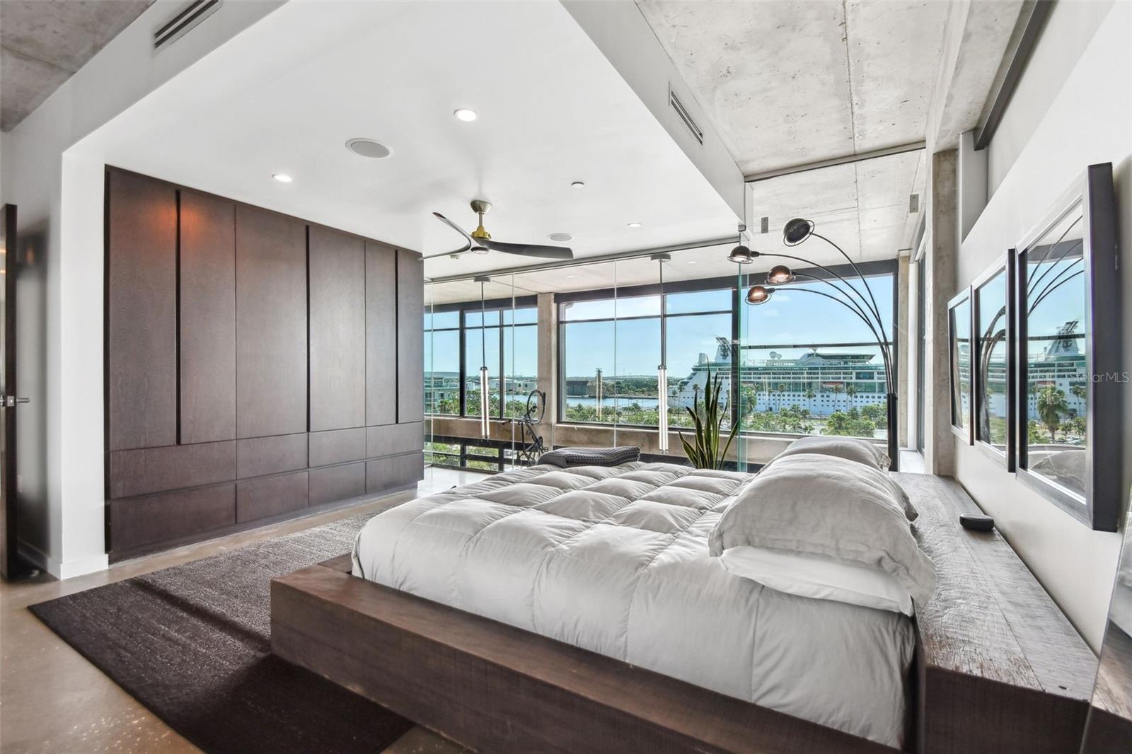 Listing photo id 6 for 101 12th Street 612