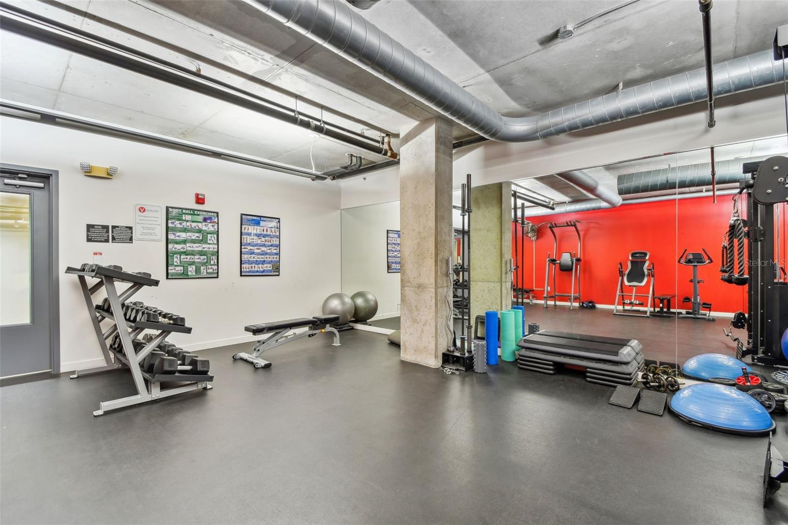 Listing photo id 79 for 101 12th Street 612