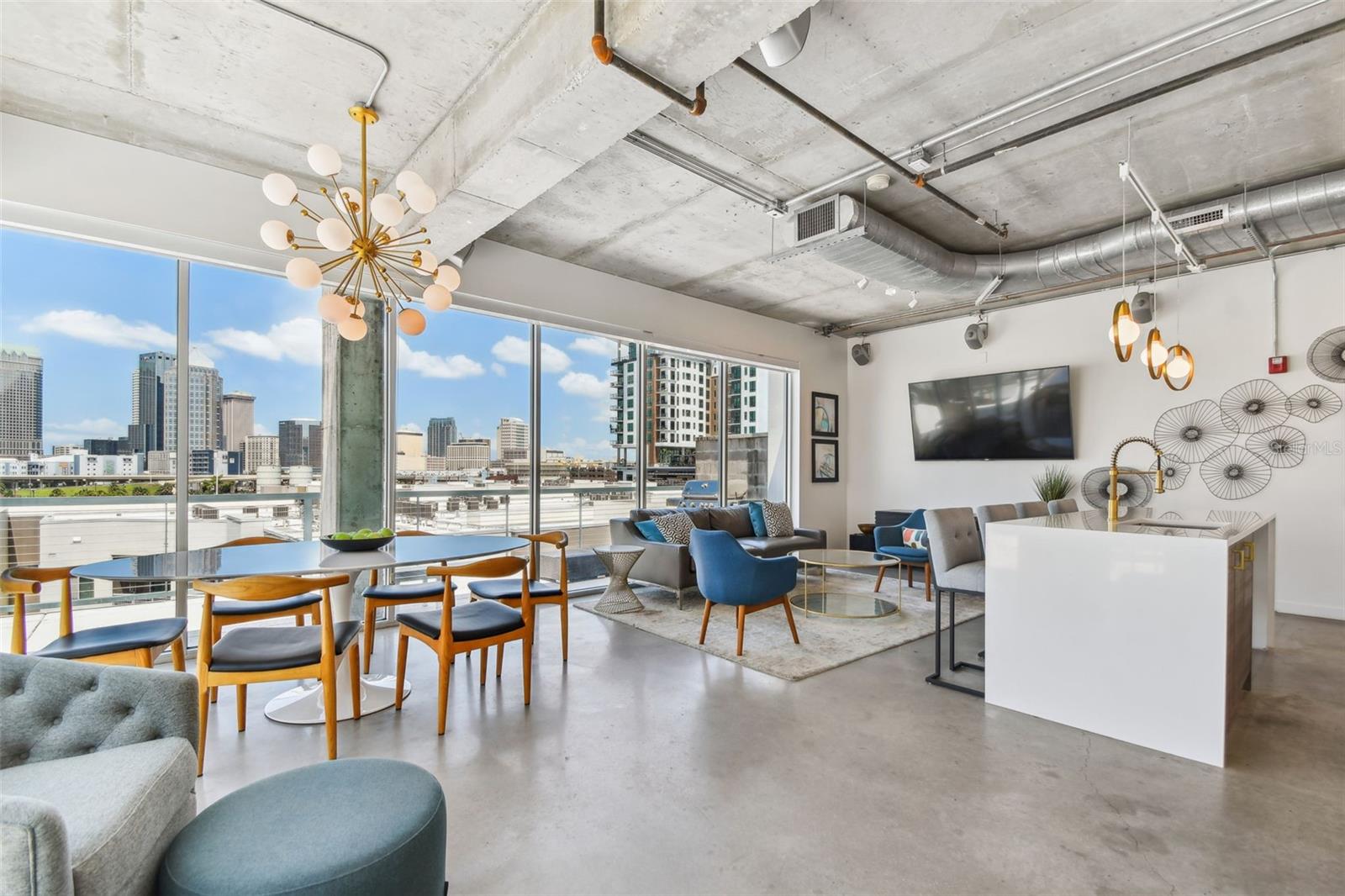 Listing photo id 81 for 101 12th Street 612